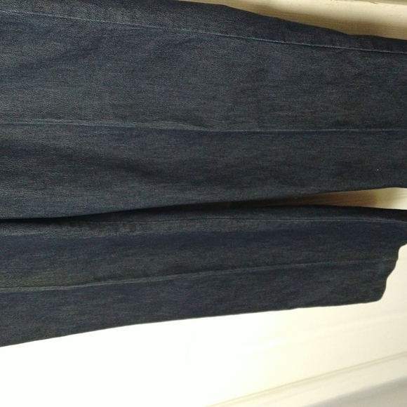 $ 𝅺LEE natural fit just below the waist dark wash blue jeans. Size 12 petite - Picture 3 of 12